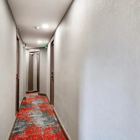 Grand Des Gobelins Hotel 3*