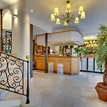 Grand Hotel Des Gobelins